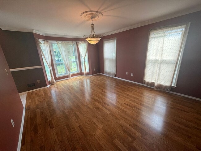 Building Photo - 8 Lindner Ln