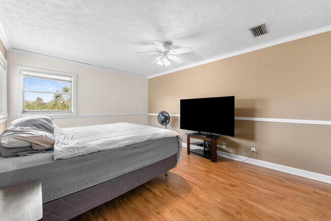 Building Photo - 8000 Lagos De Campo Blvd