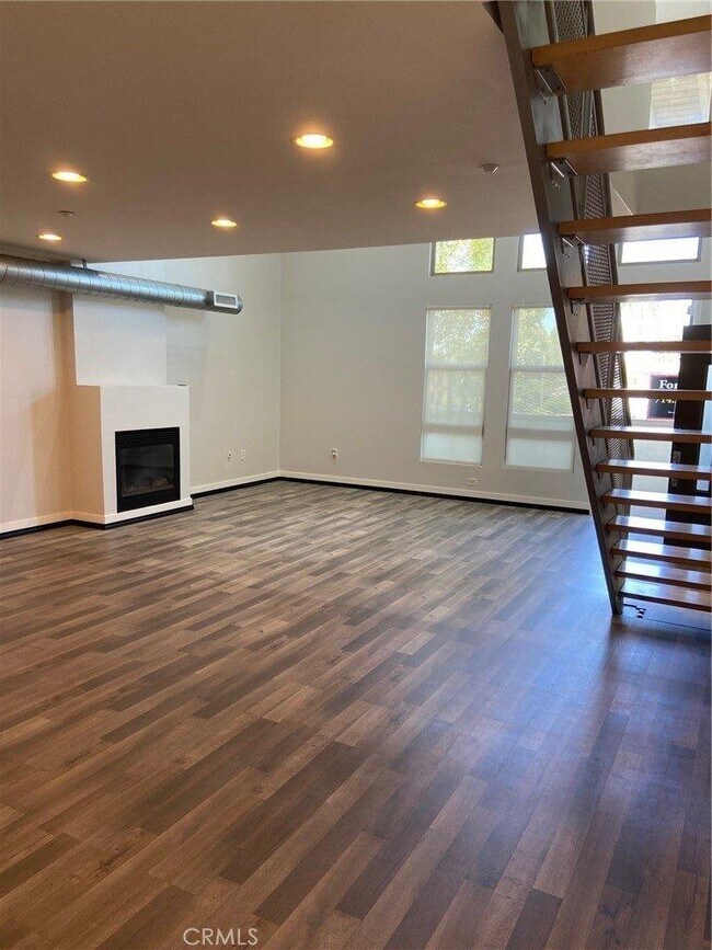 Building Photo - 574 S Brea Blvd