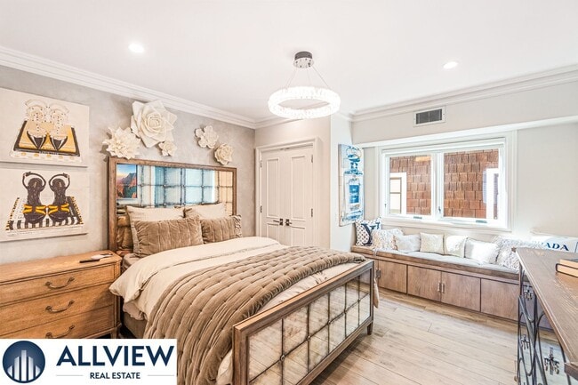 Building Photo - Stunning Beach House located on Newport Be...