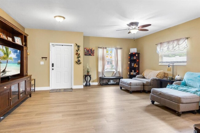 Building Photo - 6570 NW 24th Ct