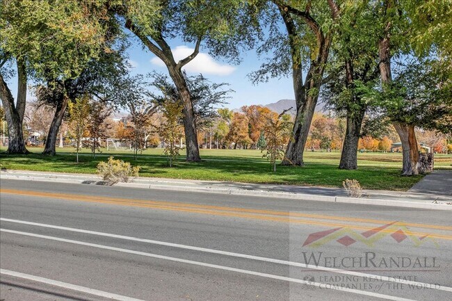 Building Photo - Javid Properties Triplex