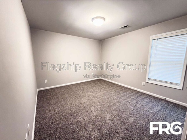 Building Photo - 100 Kettle Dr