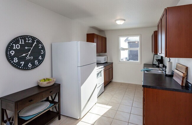 Building Photo - 3 Bedroom Homes for rent in Pleasant HIll, IA