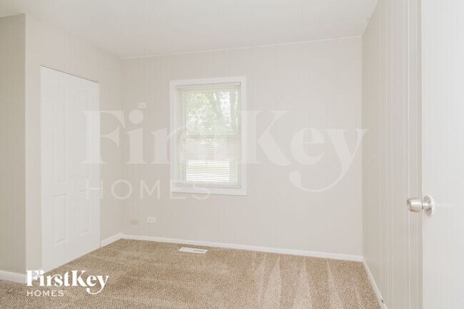 Building Photo - 671 Marine Dr