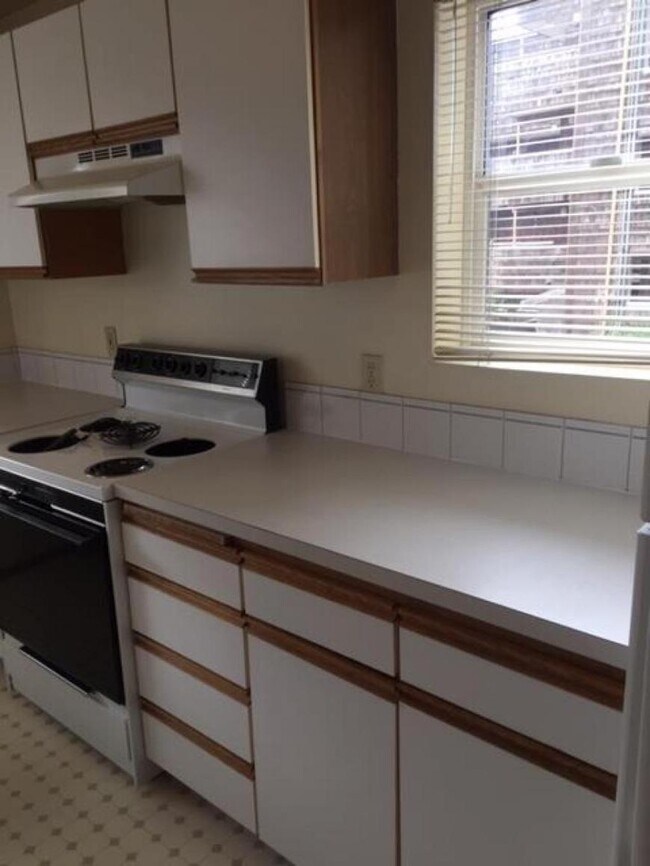 Building Photo - 1 bedroom in Seattle WA 98116