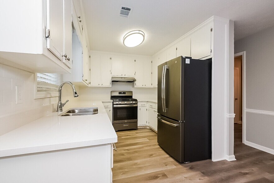 Building Photo - 1260 Rocky Rd