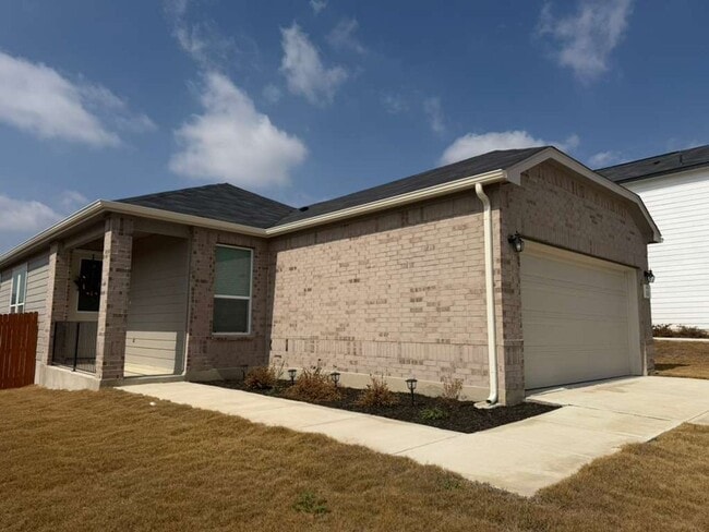 Building Photo - Move-In Ready 3 Bedroom + Flex Room in Prime 78245 Location