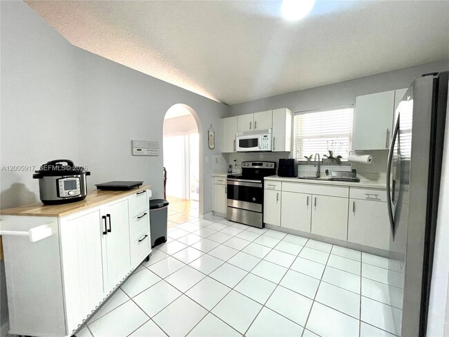 Building Photo - 9929 NW 29th Terrace