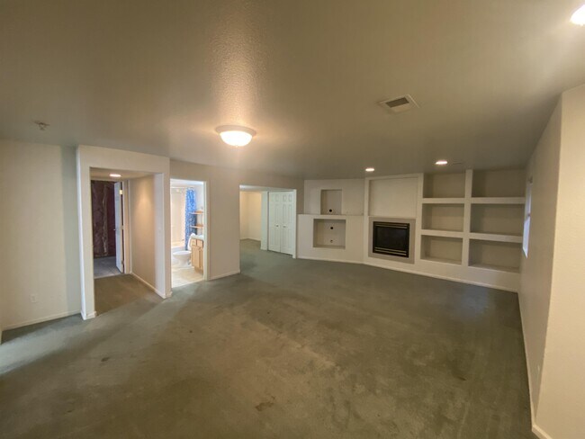 Building Photo - 5259 W 9th St Dr