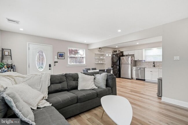 Building Photo - 114 Grandview Ave