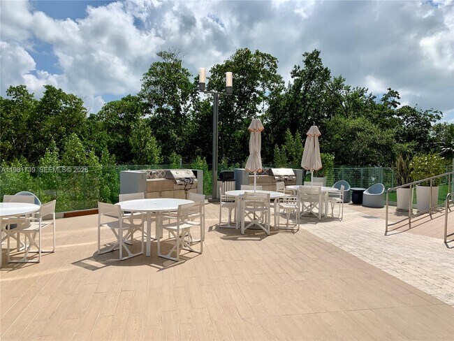 Building Photo - 16385 Biscayne Blvd