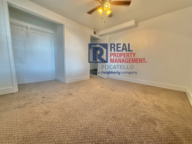 Building Photo - 3 Bed 2 Bath house - Dog friendly