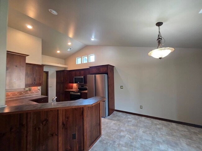 Building Photo - 1523 Sacajawea Ave