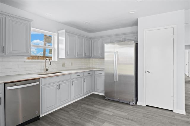 Building Photo - 619 White Swan Dr