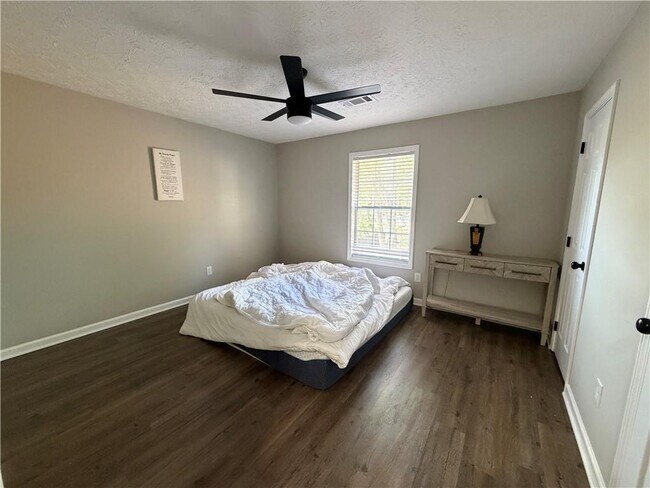 Building Photo - 934 Bay Ridge Dr