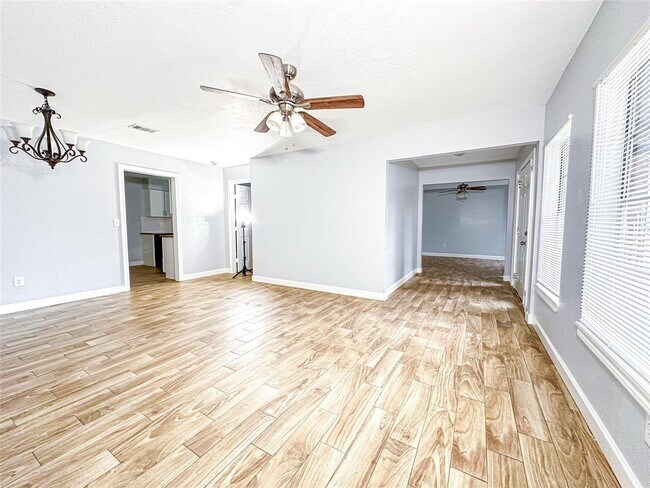 Building Photo - 122 Wood Manor Ln