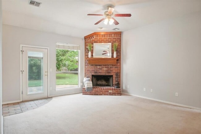 Building Photo - 613 Vickery Ave