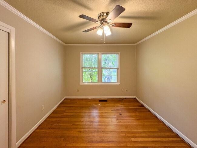 Building Photo - 6402 Fenwick Pl