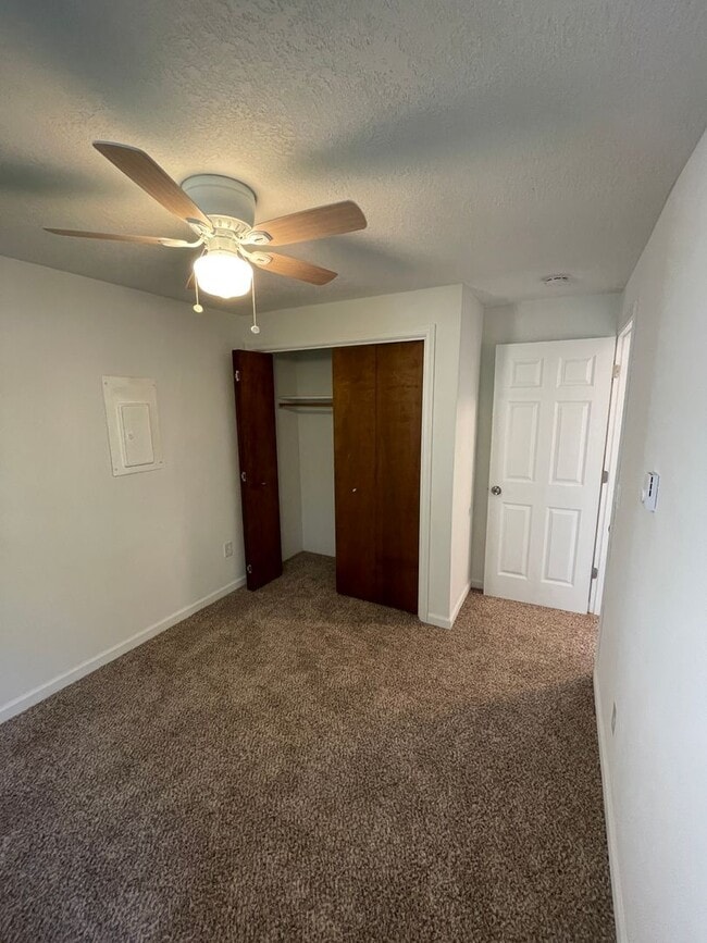 Building Photo - KellyCreek03