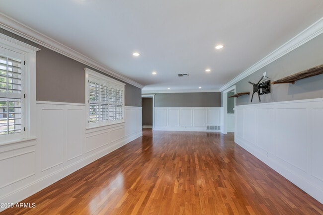 Building Photo - 4302 E Whitton Ave