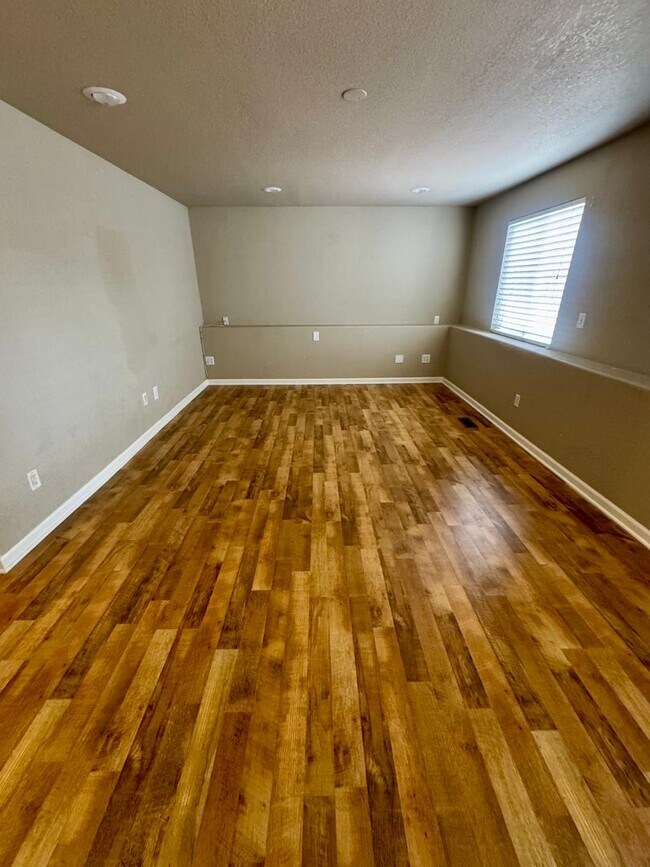 Building Photo - 5 Bedroom Home in Stetson Hills