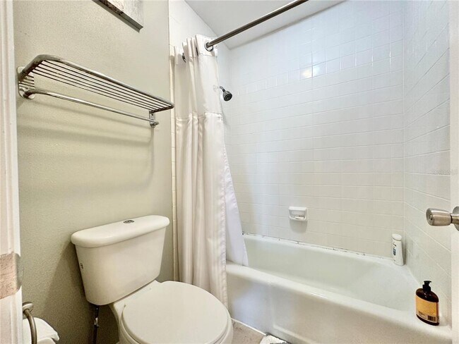 Building Photo - 1096 Villa Ln