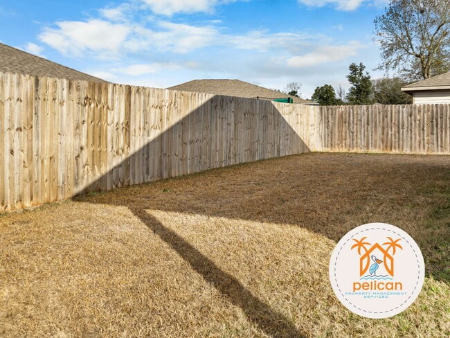 Building Photo - Move-In Ready Home in a Desirable Community