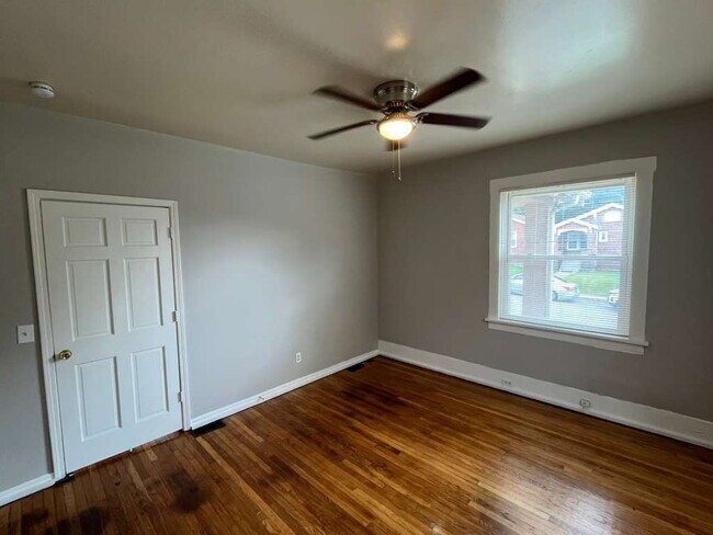 Building Photo - "Charming 2-Bedroom Retreat with Wood Floors with Basement!"