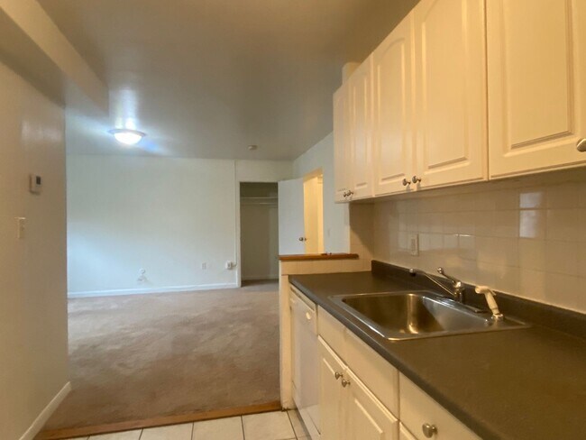 Building Photo - Nice 3 bed in Packards corner