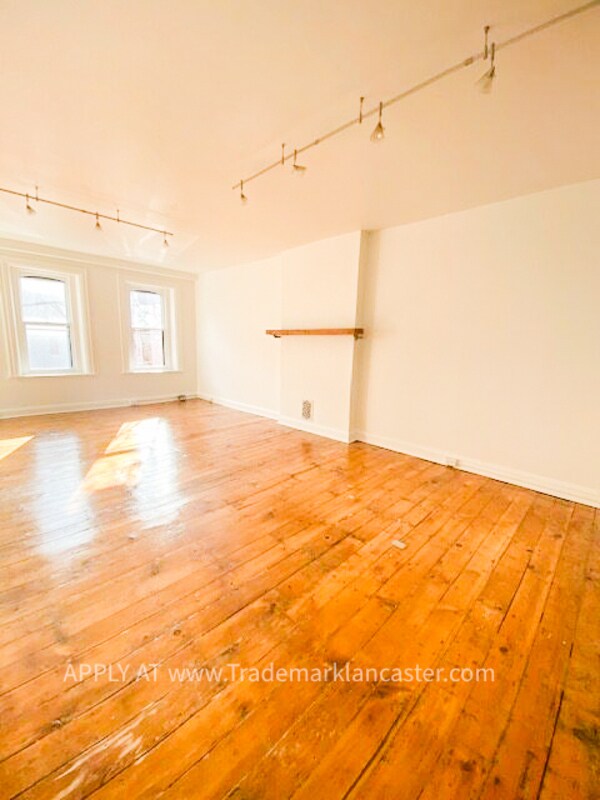 Building Photo - 230 N Prince St