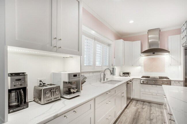 Building Photo - 354 Frieda Ave