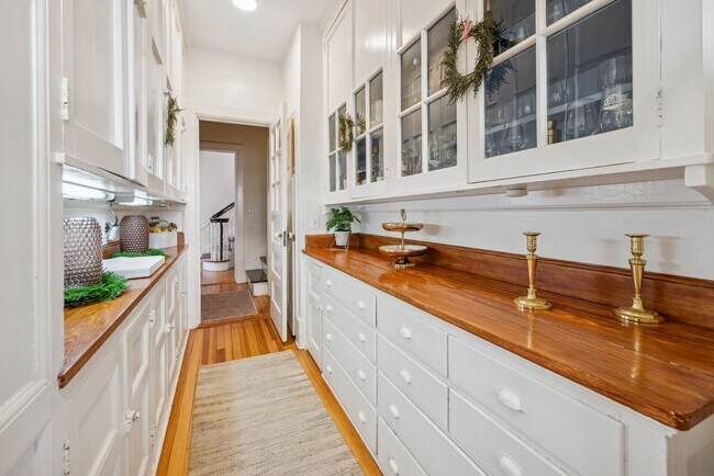 Building Photo - 258 Ridgewood Ave