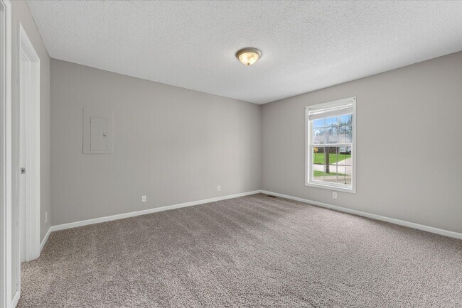 Building Photo - Pet Friendly Three Bedroom!