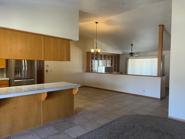 Building Photo - Charming Single-Story Retreat on 1.77 Acres