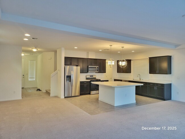 Building Photo - 5866 Aurora Gold Ave