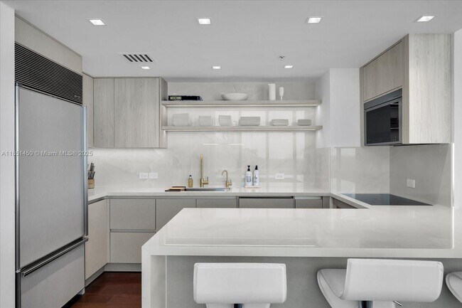 Building Photo - 6899 Collins Ave