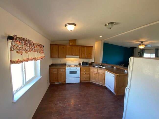 Building Photo - 3 bedroom 2 bath Manufactured home