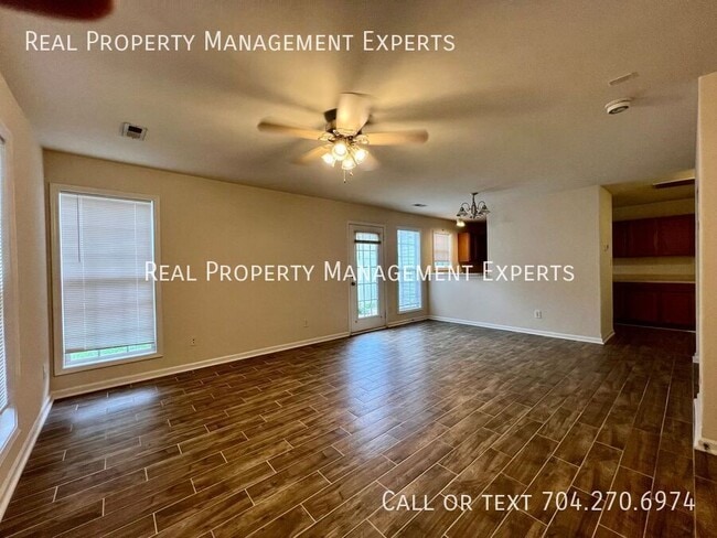 Building Photo - 9615 Little Leaf Dr-