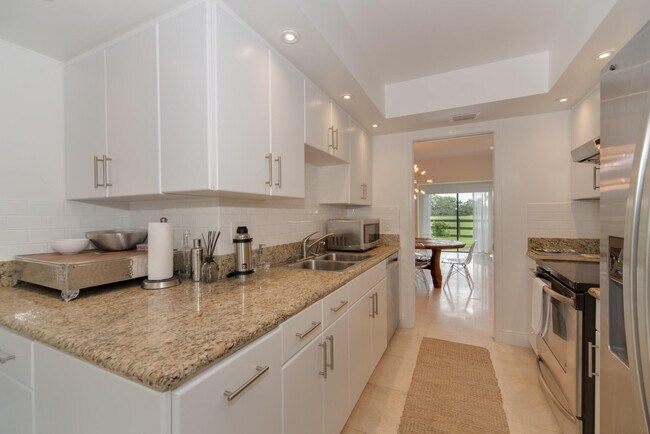 Building Photo - 11397 Pond View Dr