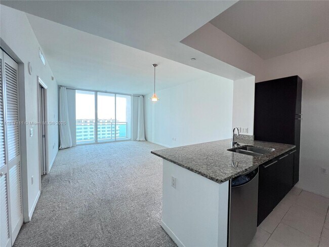 Building Photo - 951 Brickell Ave