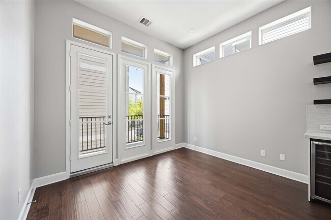 Building Photo - 708 Schwartz St