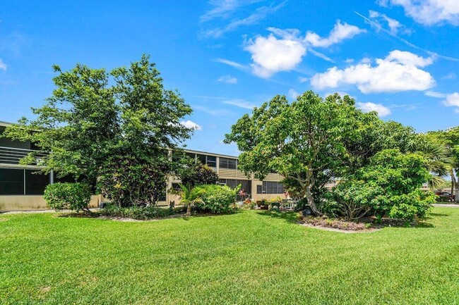 Building Photo - 52 Kingswood E