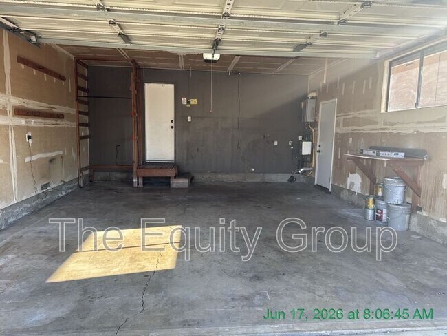 Building Photo - 2601 S Kloth Dr