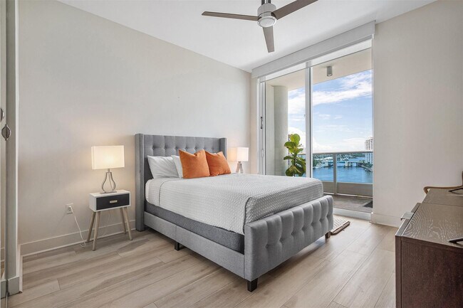 Building Photo - 715 Bayshore Dr