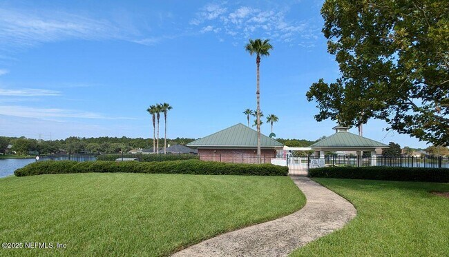 Building Photo - 2413 Cedar Trace Dr W