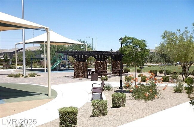 Building Photo - Lovely 2 Story Home!