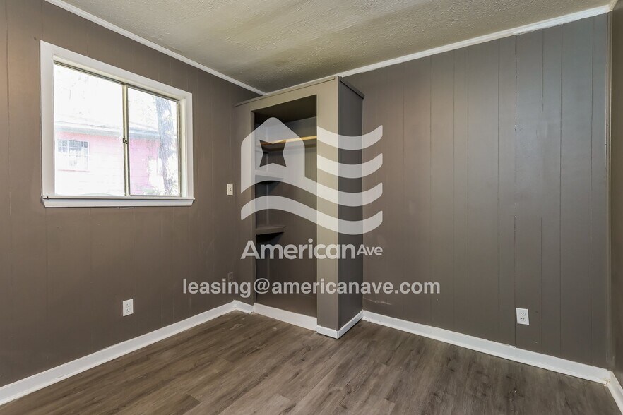 Building Photo - 1206 Garden Park Dr