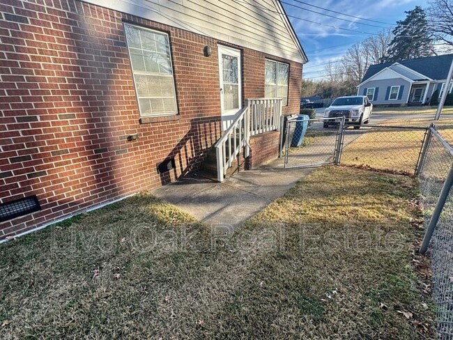 Building Photo - 1562 Indiana Ave