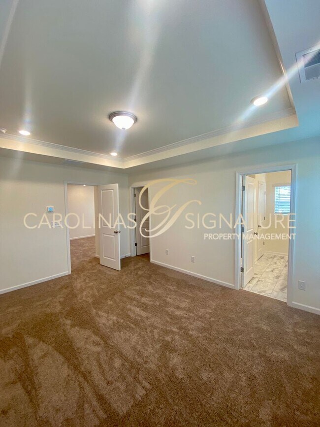 Building Photo - End Unit, 3BR/2.5BA Townhome in Piper Landing